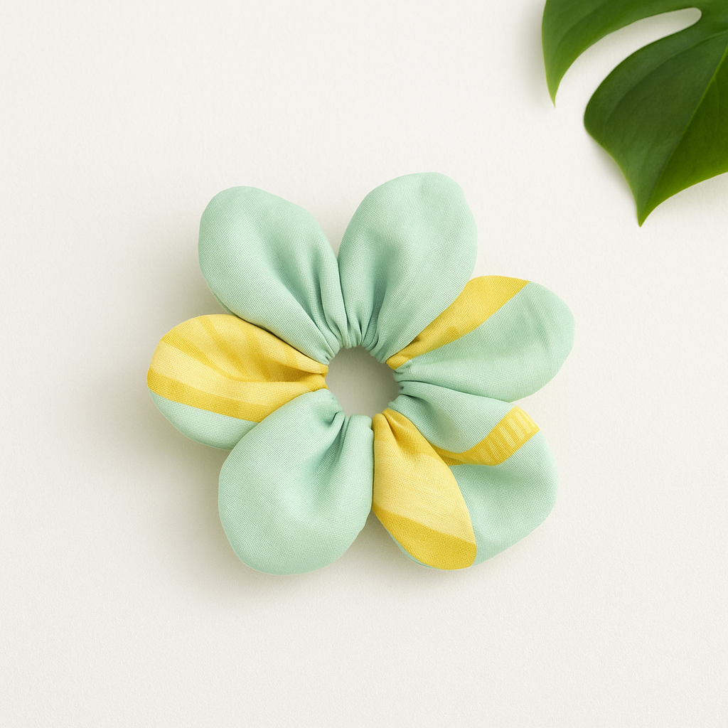 TROPICAL PETAL SCRUNCHIE